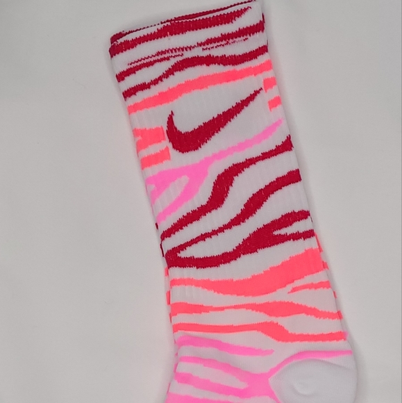 NIKE---Nice set of 3 pair of Nike socks - Picture 2 of 4